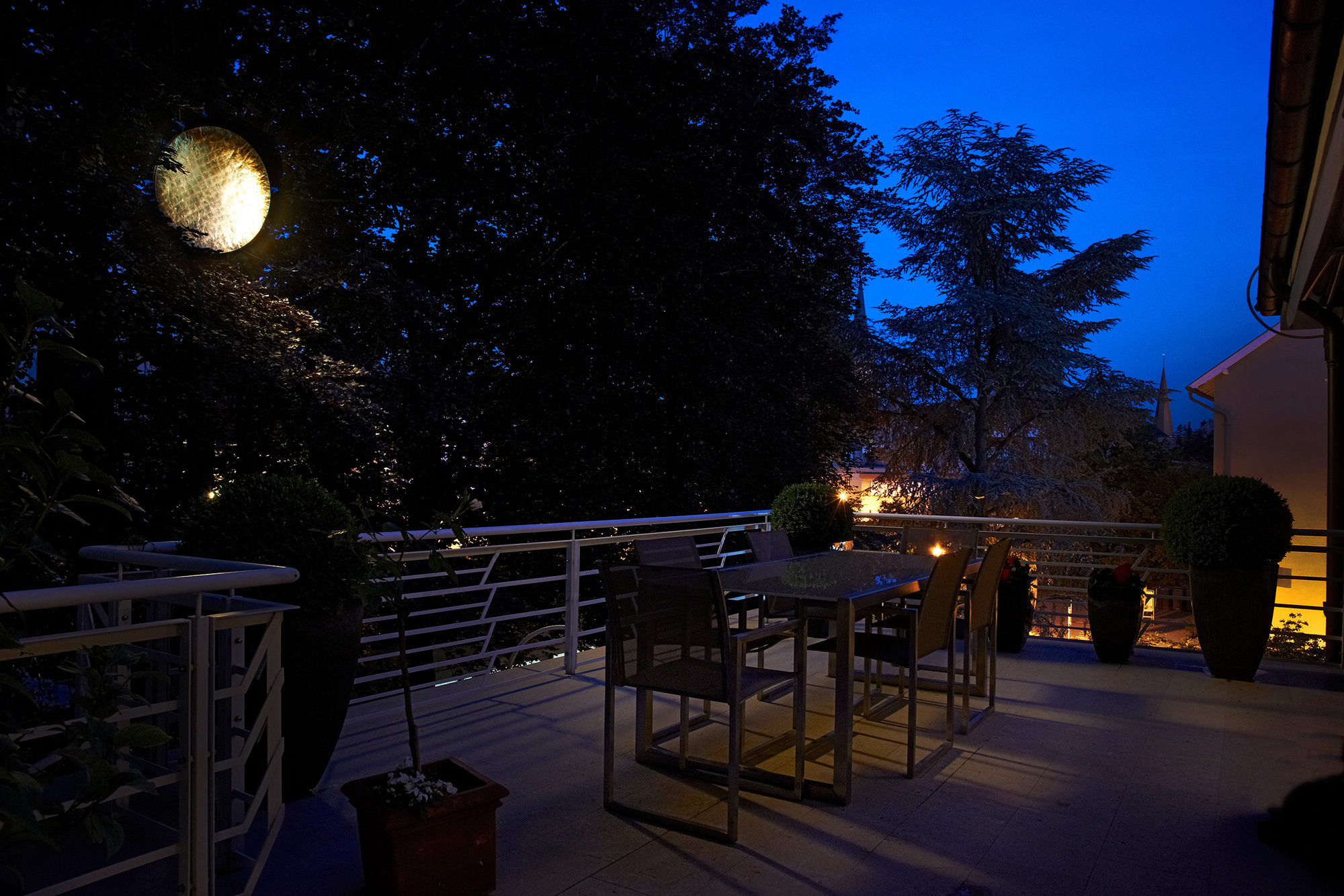 "Mondlicht" - Reflexionen auf die Terrasse.