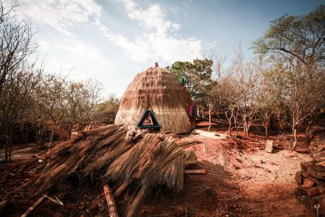 Photos thatching & opening © Margarethe Holzer