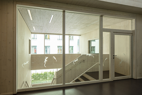 Kita Wittenauer Straße, 1. OG, Blick ins Treppenhaus, Foto: Luna und Ute Zscharnt