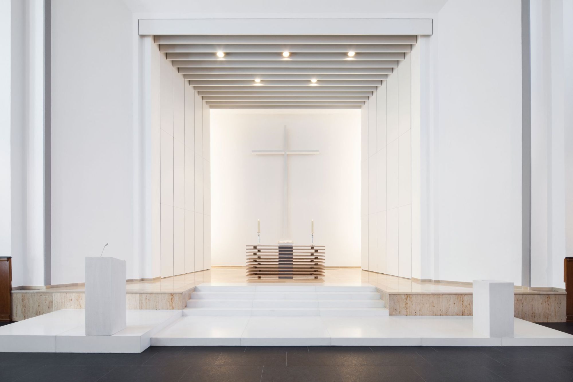 Neugestaltung Des Altarraums Der Lutherkirche Dusseldorf Lepel Lepel Architektur Innenarchitektur Koln Architekten Baunetz Architekten Profil Baunetz Architekten De